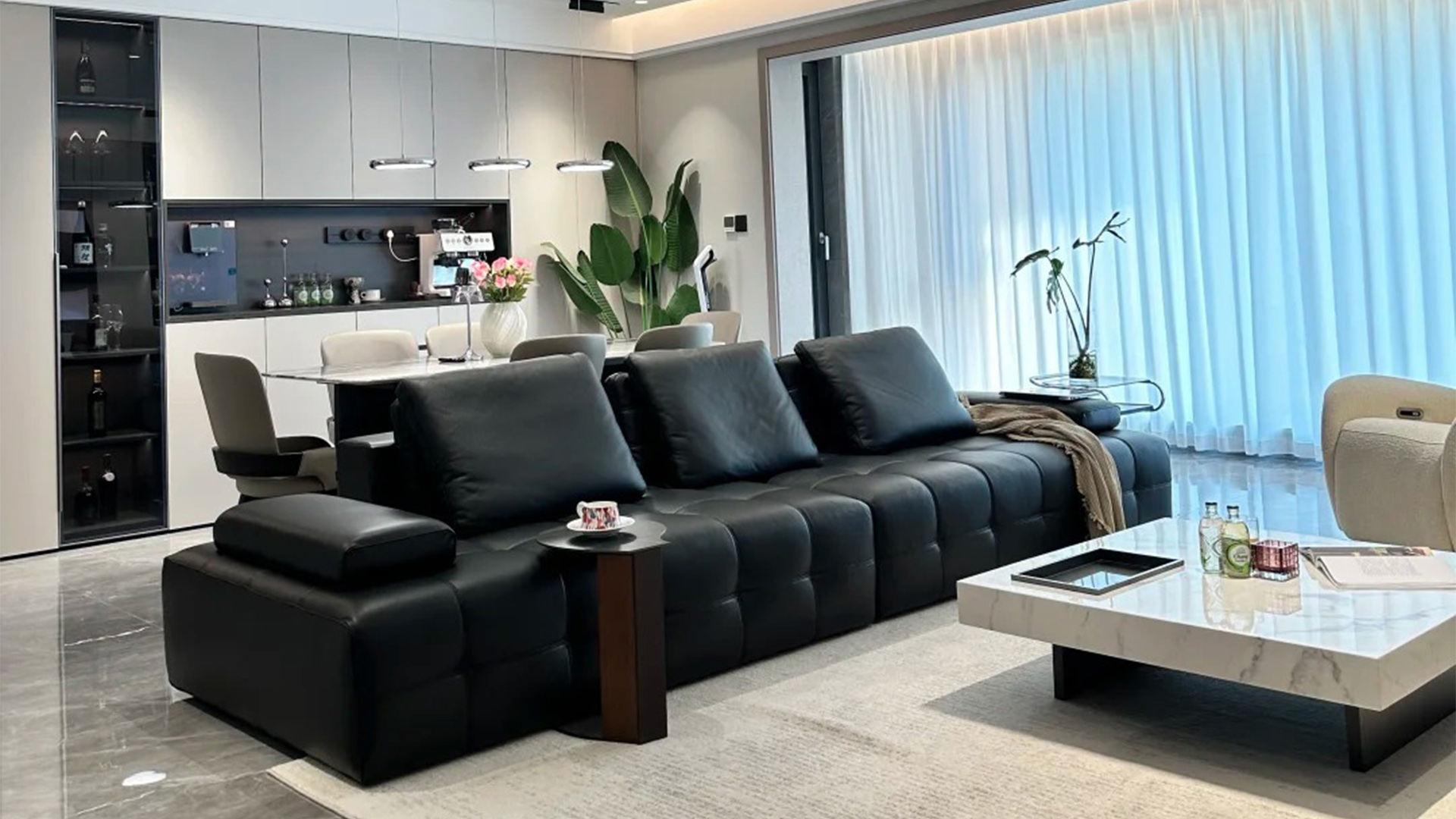 142平橫廳簡(jiǎn)約風(fēng)設(shè)計(jì)，空間通透與功能美學(xué)交融